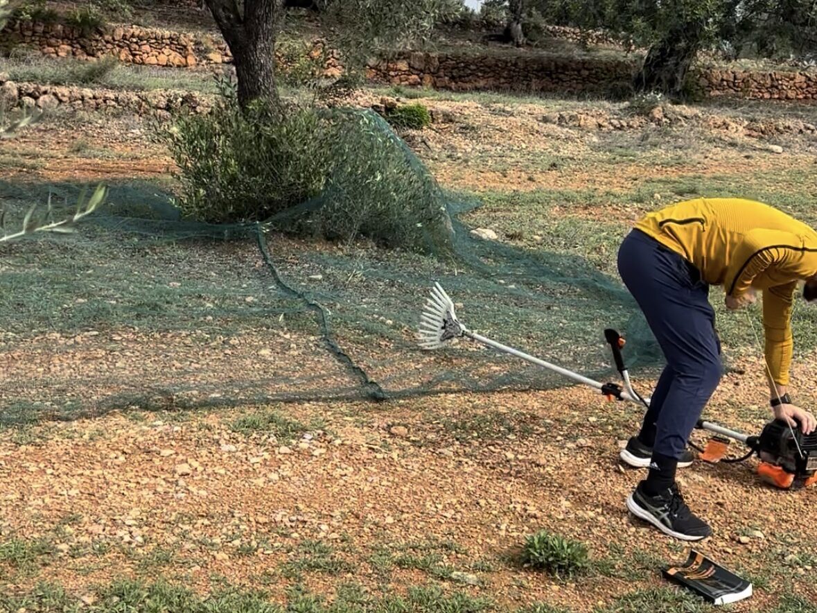 Kiki qui s'ennerve sur la machine